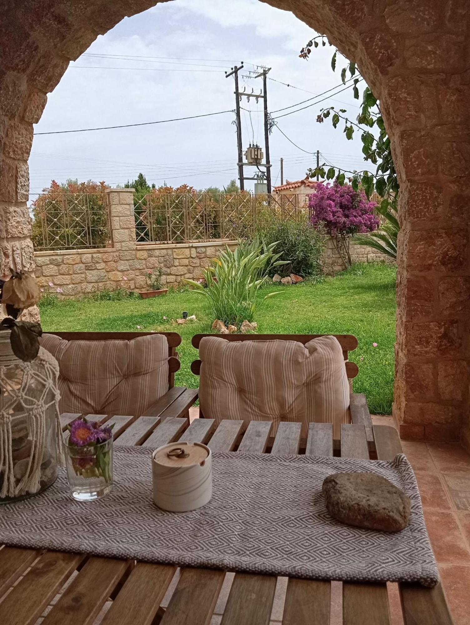 Niko'S Stone Guest House Plitra Exterior photo