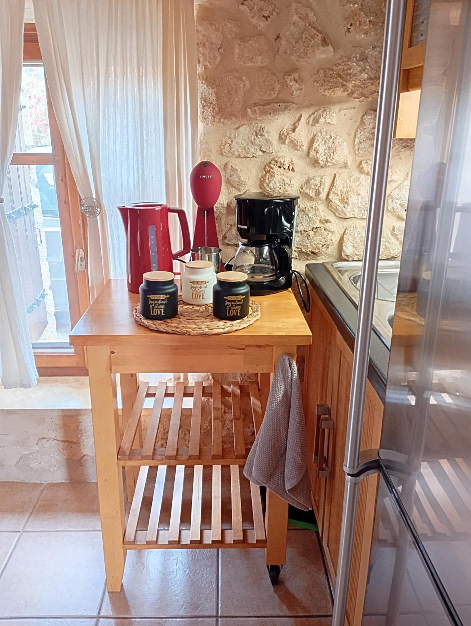Niko'S Stone Guest House Plitra Exterior photo